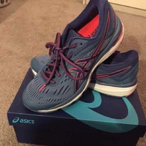 Asics womens shoes size 10